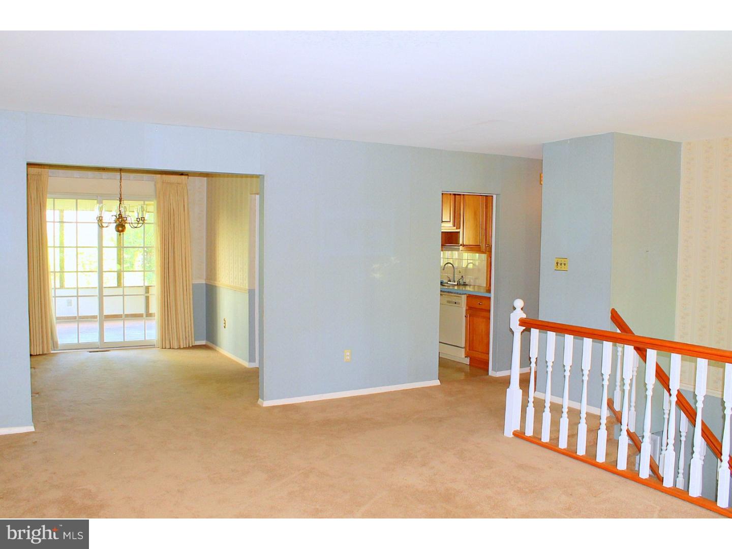 130 Parkview Road Stratford, NJ 08084 - Photo 6 of 25 Living Room