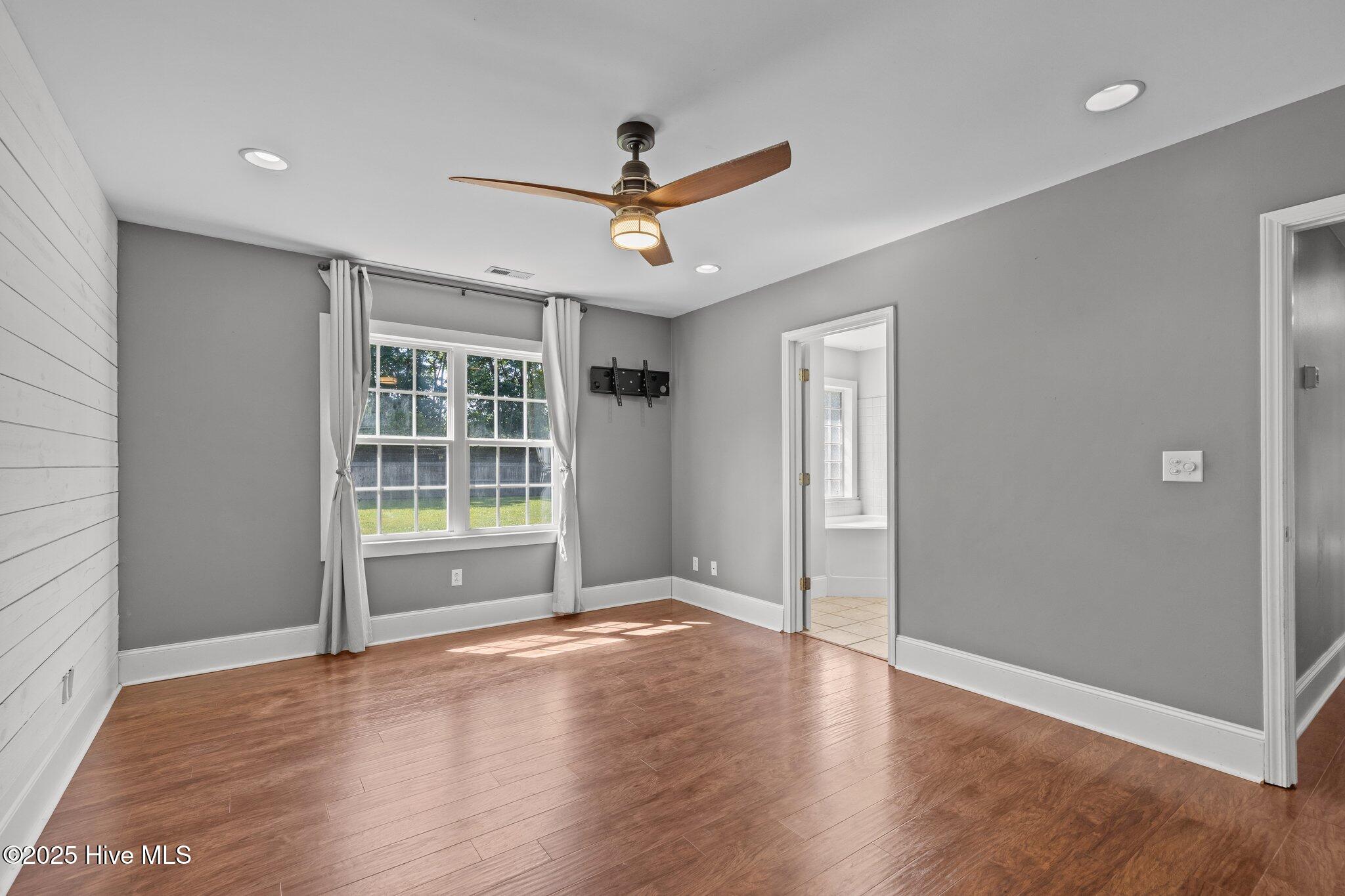 1199 Nine Foot Road Newport, NC 28570 - Photo 19 of 45 31-web-or-mls-1S3A1527