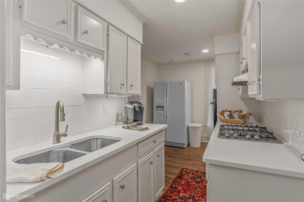 1102 Shreveport Road Minden, LA 71055 - Photo 12 of 32 Under cabinet lighting