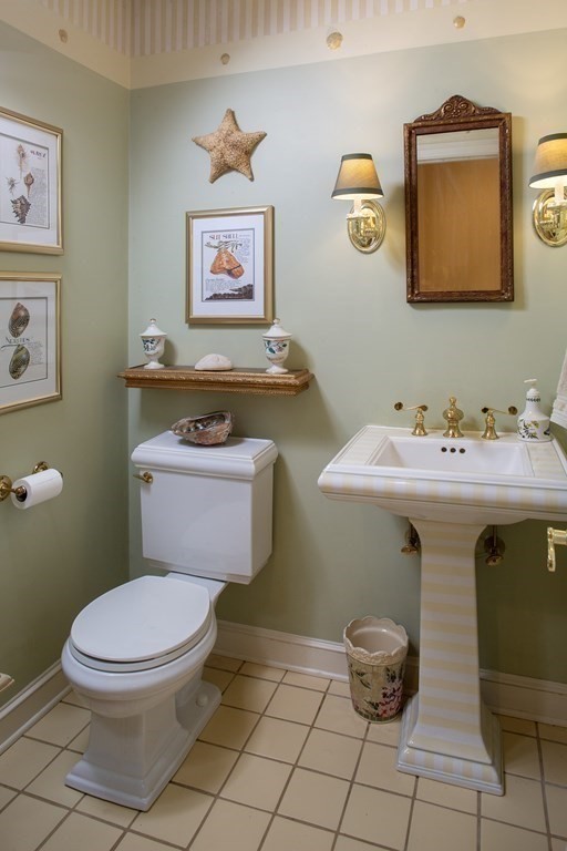 130 Union Bridge Road Duxbury, MA 02332 - Photo 11 of 33 a bathroom with a toilet a sink and mirror