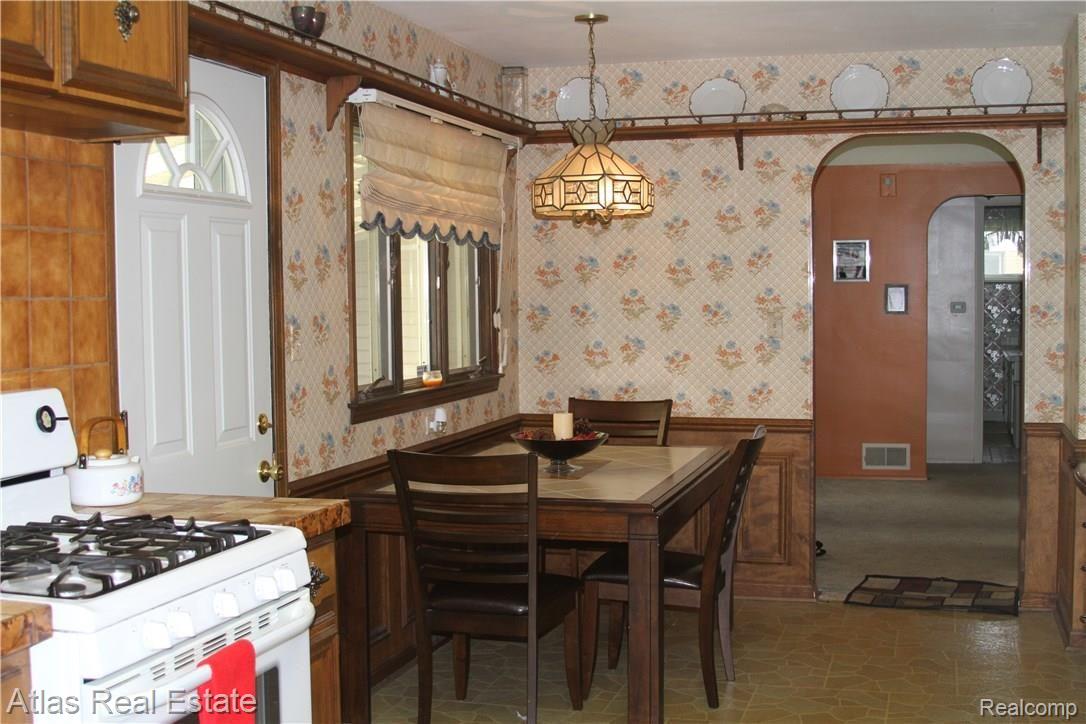 4061 Lapeer Road Burton, MI 48509 - Photo 12 of 29 IMG_7086.JPG