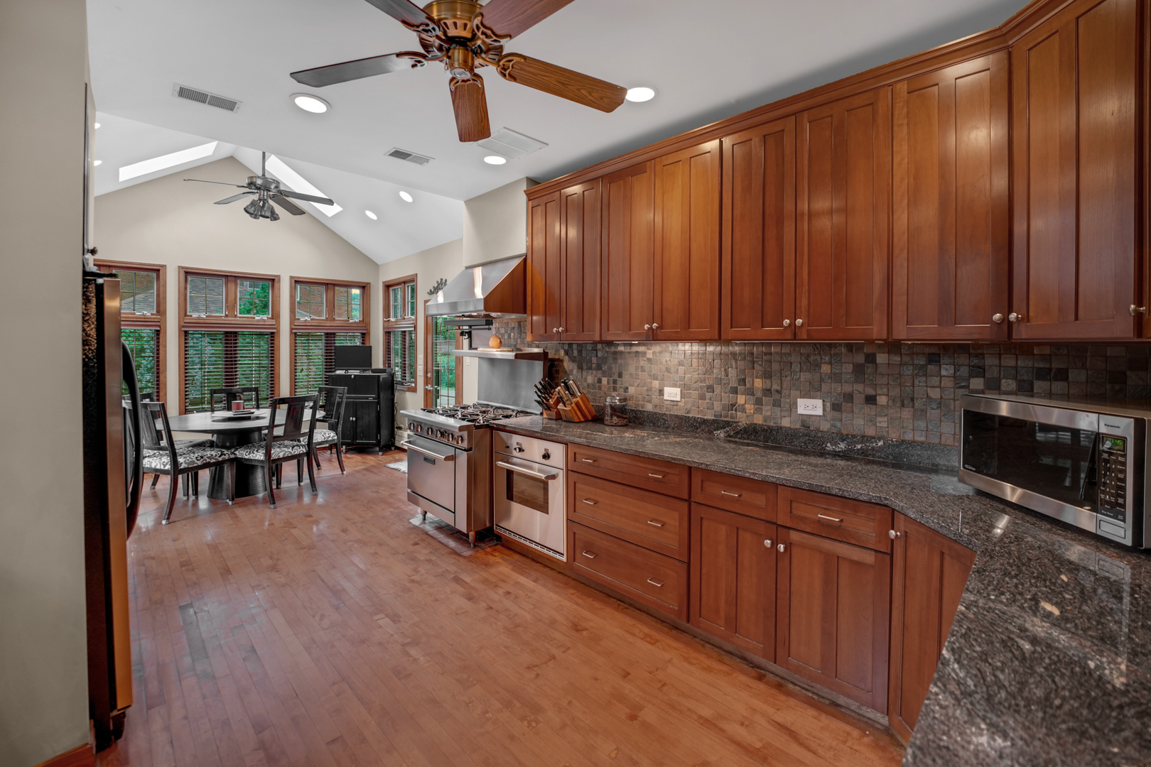 2014 West Hopkins Place Chicago, IL 60643 - Photo 9 of 28