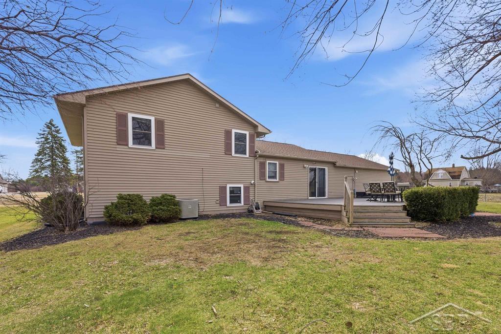 2258 South Nine Mile Road Kawkawlin, MI 48631 - Photo 3 of 47