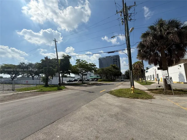 a view of building with a yard