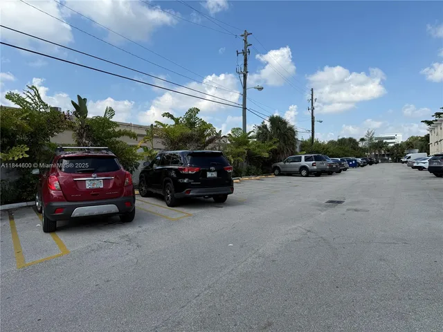 $249,500 | 141 Northeast 10th Avenue, Unit 17B, Hallandale Beach, FL 33009