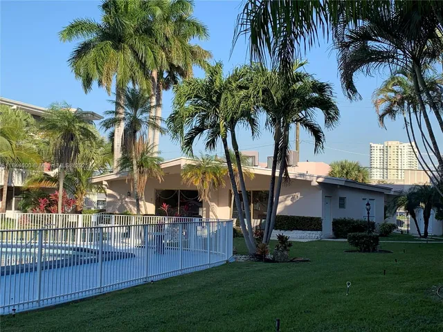 $249,500 | 141 Northeast 10th Avenue, Unit 17B, Hallandale Beach, FL 33009