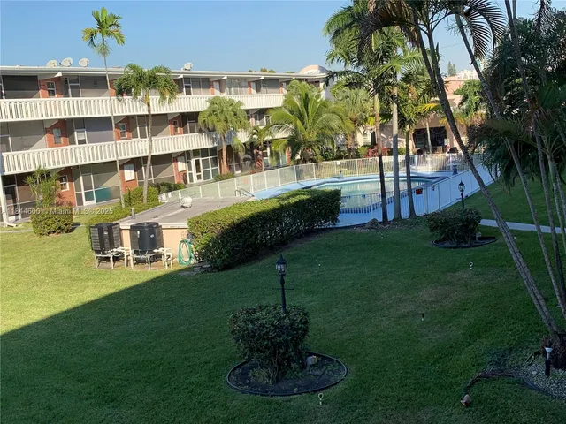 $249,500 | 141 Northeast 10th Avenue, Unit 17B, Hallandale Beach, FL 33009