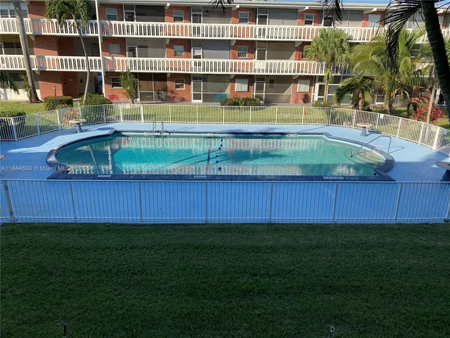 $249,500 | 141 Northeast 10th Avenue, Unit 17B, Hallandale Beach, FL 33009
