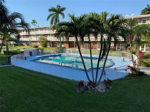 $249,500 | 141 Northeast 10th Avenue, Unit 17B, Hallandale Beach, FL 33009