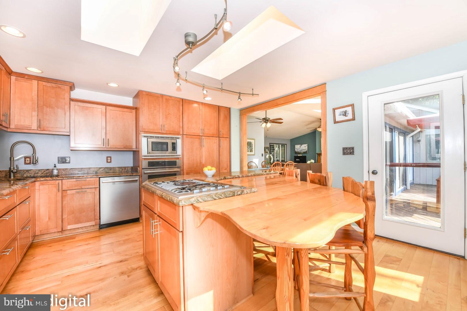 6712 West Lakeridge Road New Market, MD 21774 - Photo 14 of 30 Live edge wood incorporated into Island- must see!