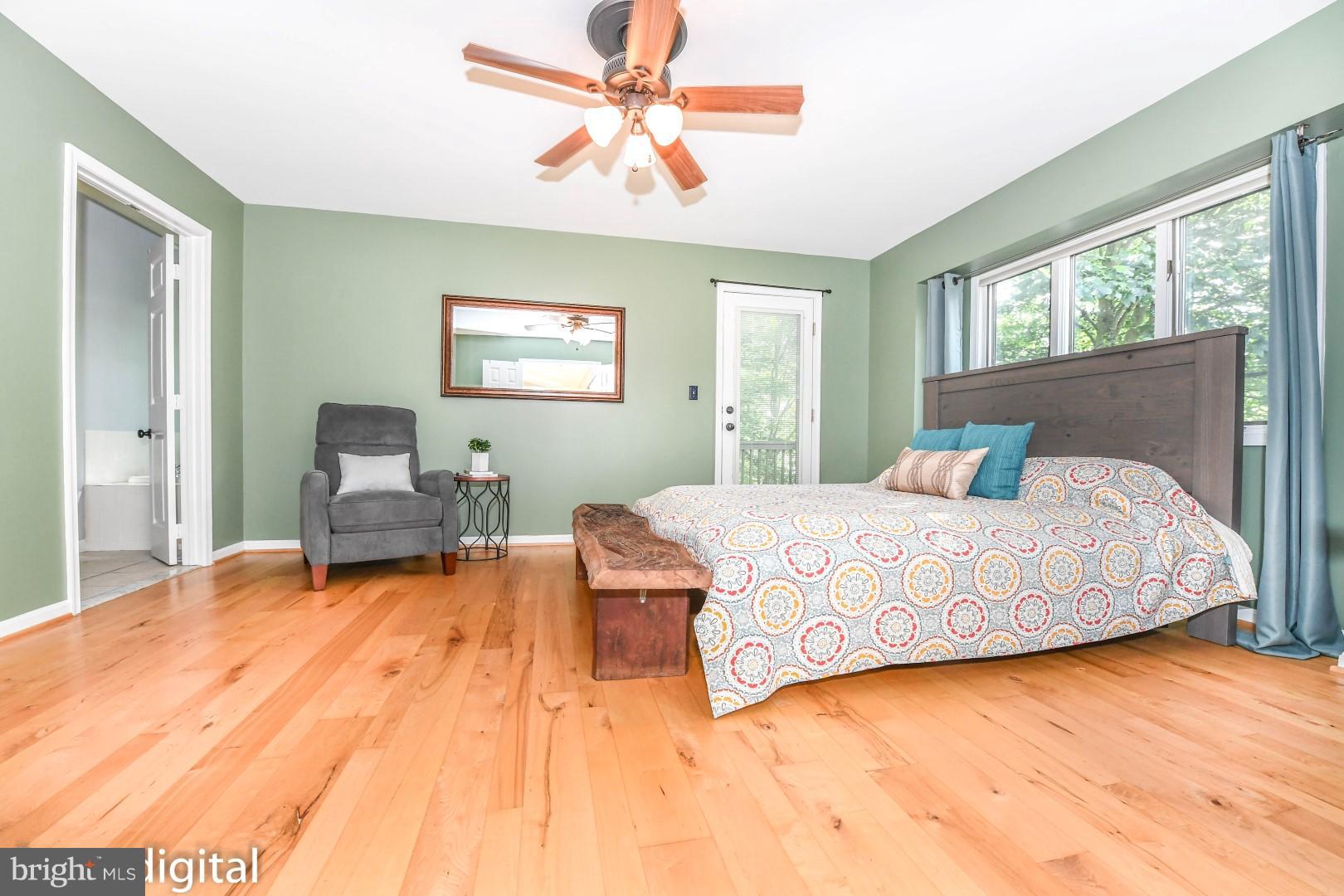 6712 West Lakeridge Road New Market, MD 21774 - Photo 5 of 30 Master bed w door to private deck & hot tub
