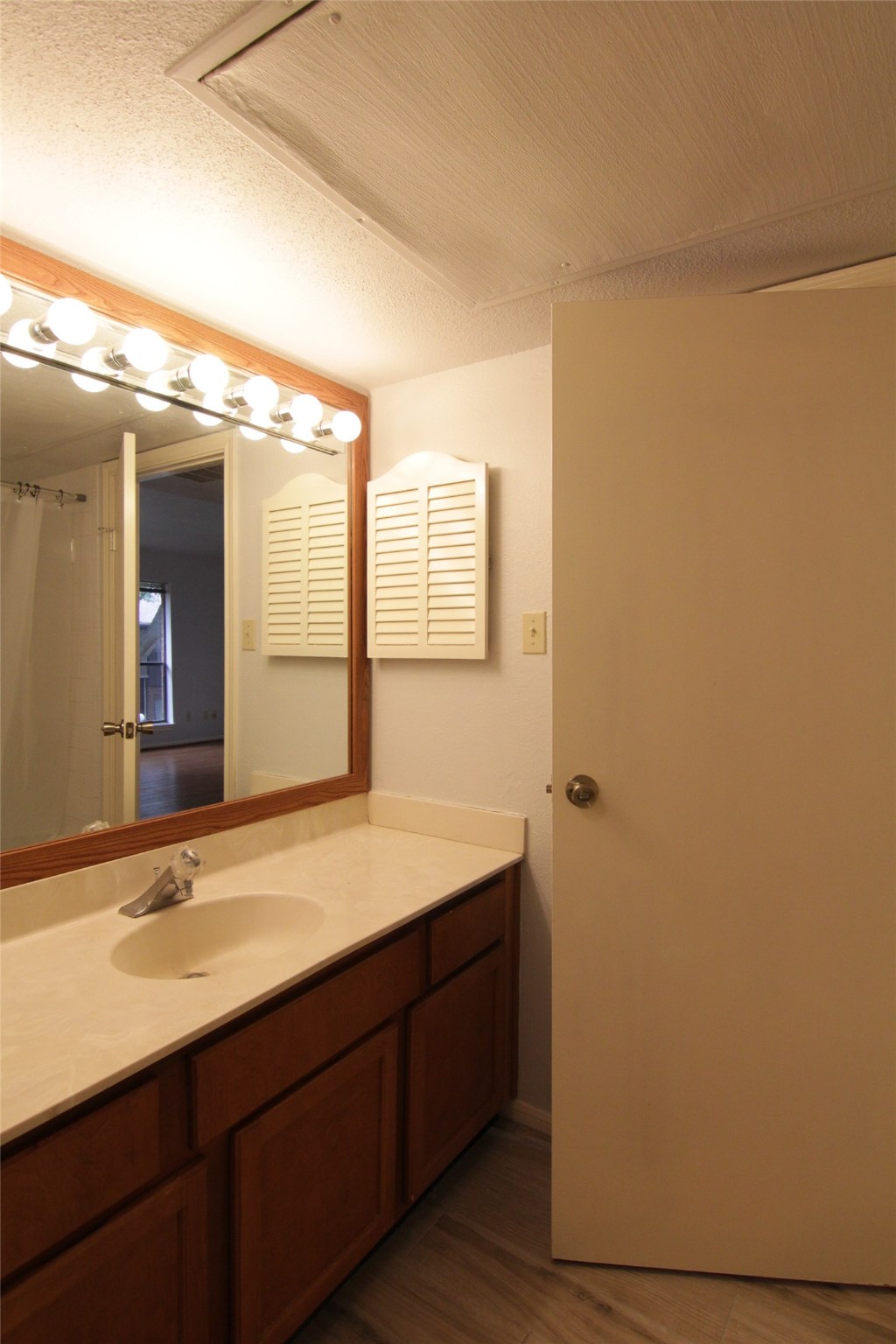 3100 Walnut Bend Lane, Unit 118 Houston, TX 77042 - Photo 15 of 20 a bathroom with a sink and a mirror