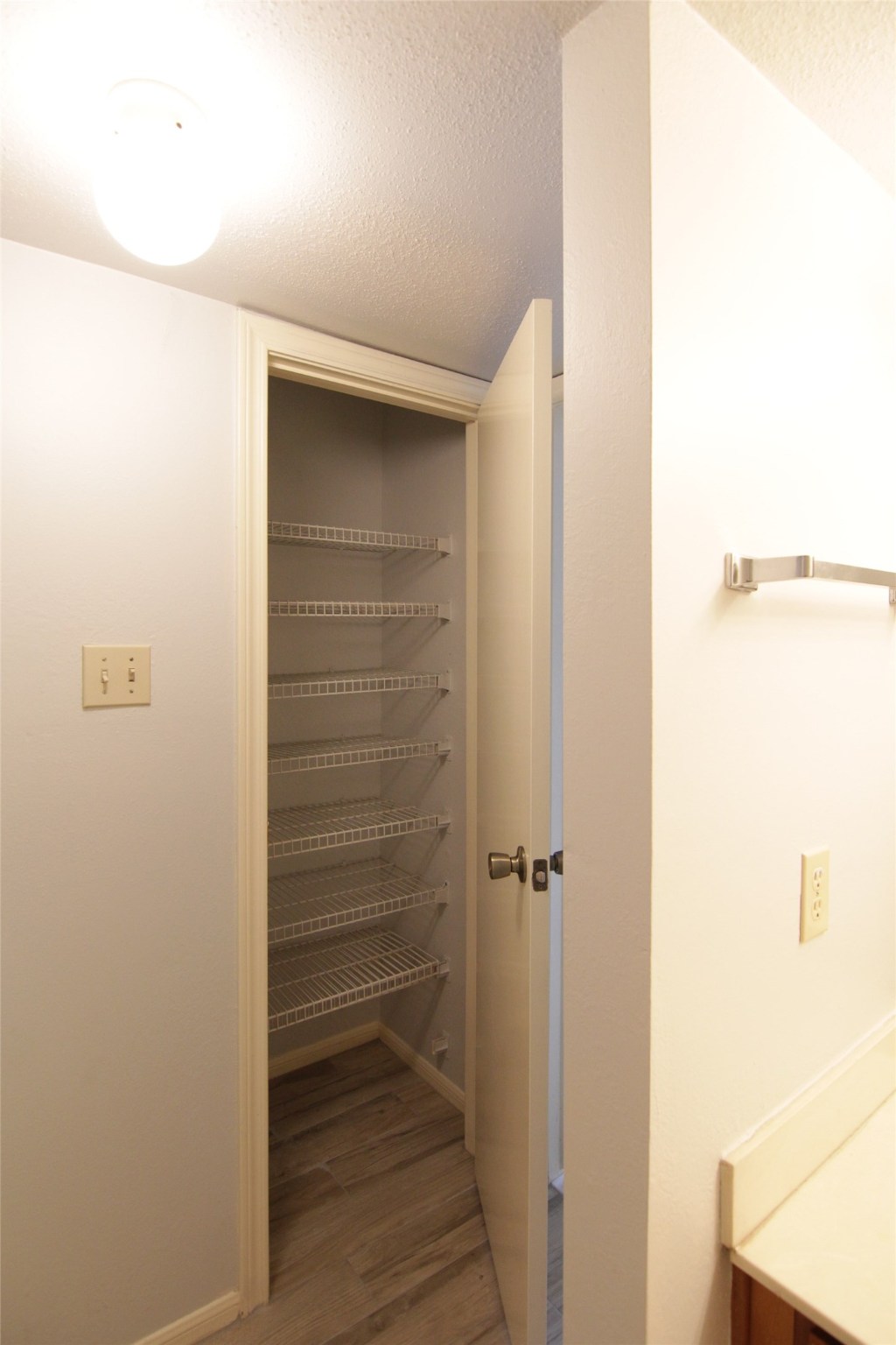 3100 Walnut Bend Lane, Unit 118 Houston, TX 77042 - Photo 16 of 20 a bathroom with a shower
