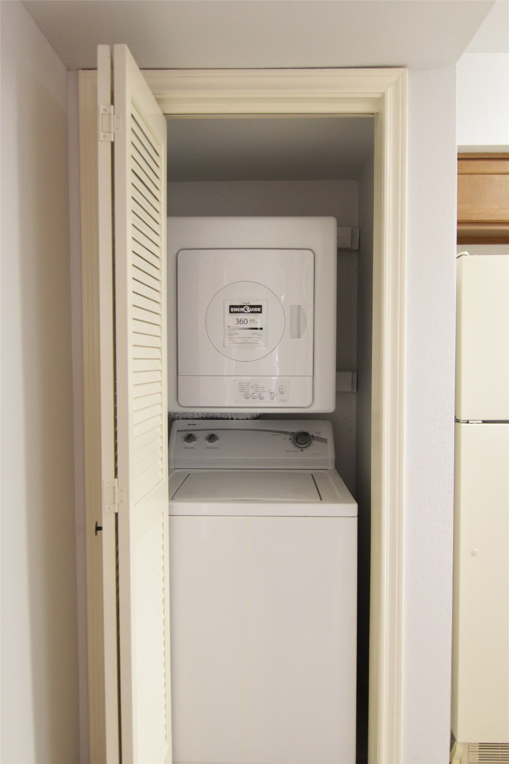 3100 Walnut Bend Lane, Unit 118 Houston, TX 77042 - Photo 7 of 20 a utility room with dryer and washer