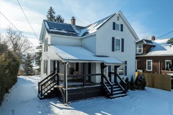 $2,300 | 122 Oak Street, Rutland, VT 05701