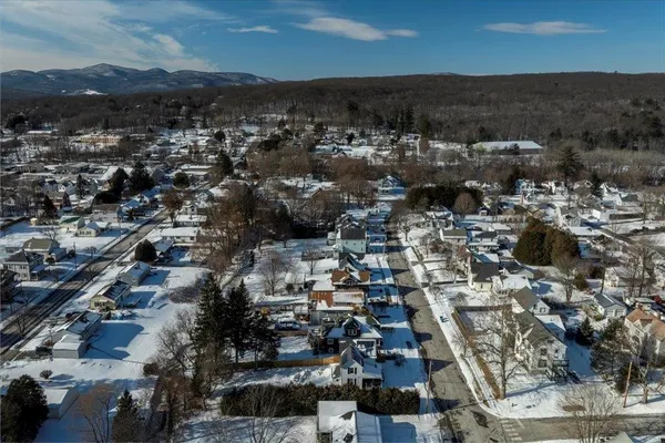 $2,300 | 122 Oak Street, Rutland, VT 05701