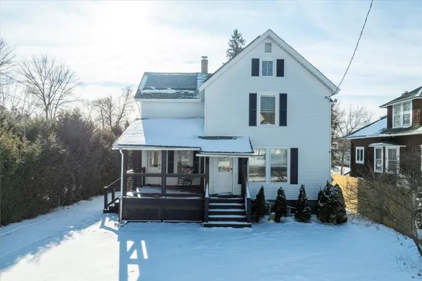 $2,300 | 122 Oak Street, Rutland, VT 05701