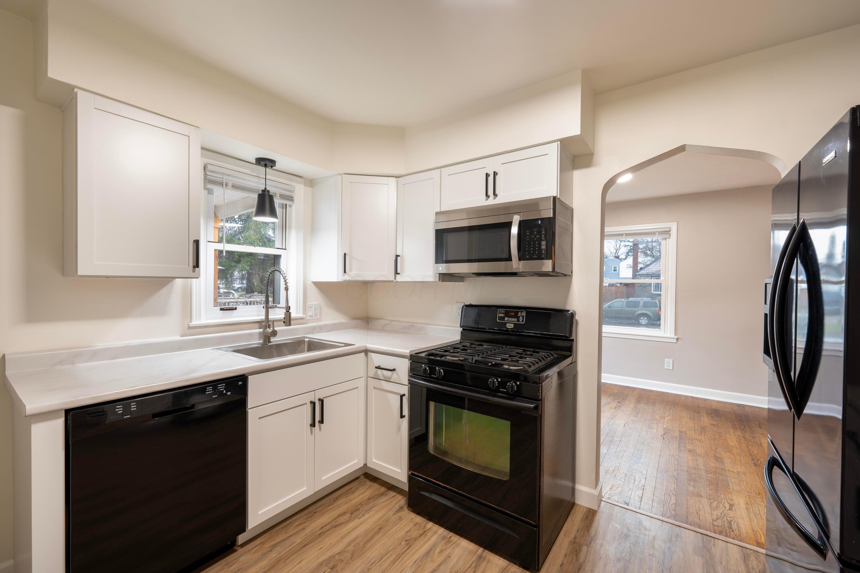44 Demorest Road Columbus, OH 43204 - Photo 14 of 30 Kitchen3