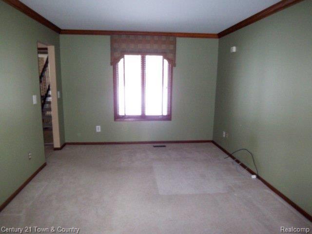 1085 Maple Leaf Drive Rochester, MI 48309 - Photo 7 of 12 Library