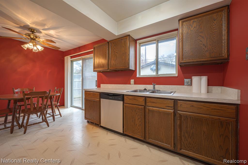 47445 Dequindre Road Rochester, MI 48307 - Photo 8 of 21