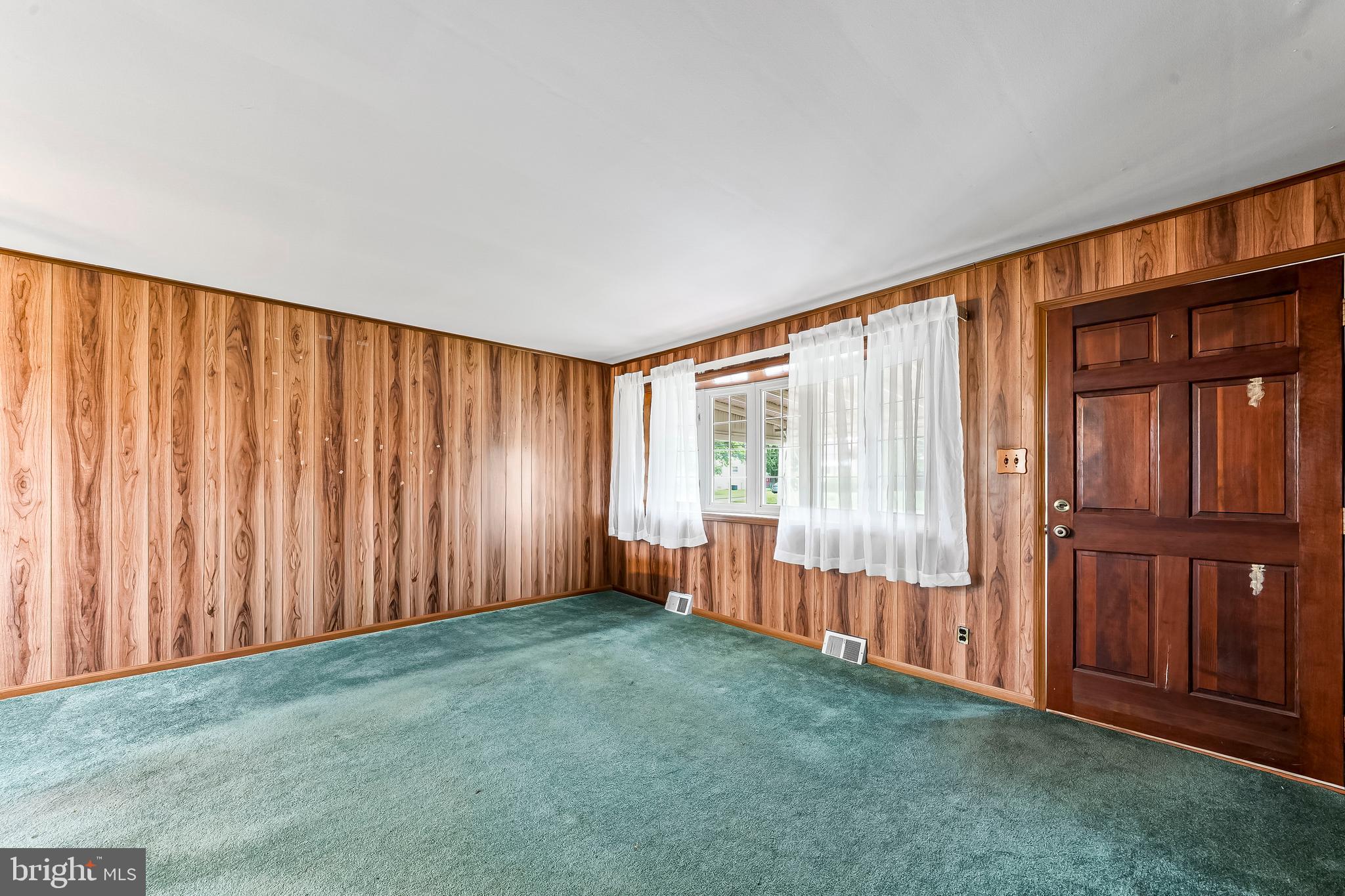 3195 Richard Road Aston, PA 19014 - Photo 15 of 17 Living Room