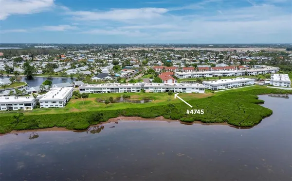 $350,000 | 4745 Independence Drive, Unit 4745, Bradenton, FL 34210