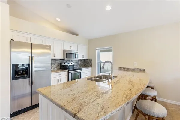 $3,995 | 8432 Indian Wells Way, Naples, FL 34113