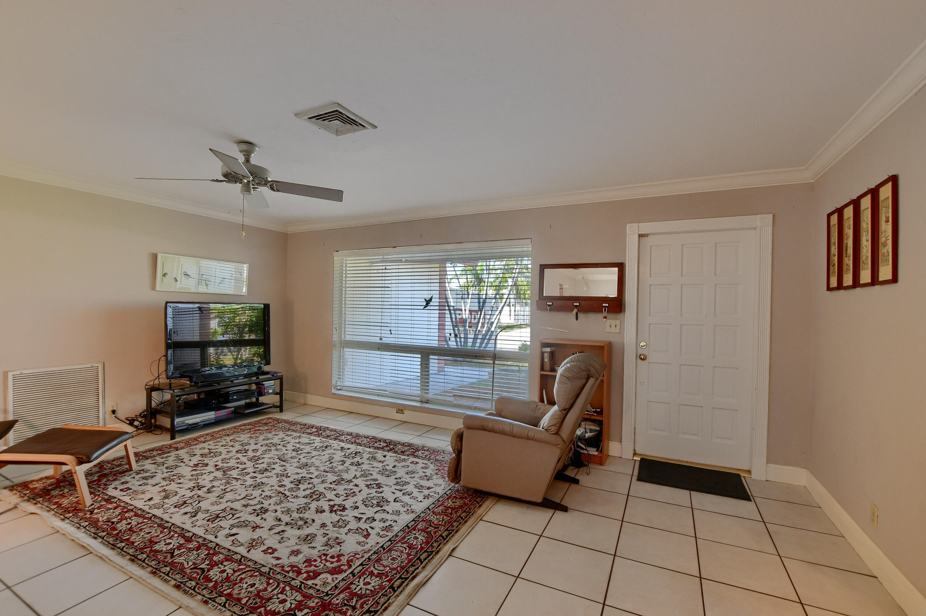 242 Southwest 4th Street Boca Raton, FL 33432 - Photo 3 of 28 Living Room