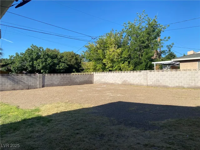 $1,950 | 4765 East Mohave Avenue, Las Vegas, NV 89104