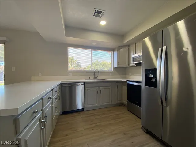 $1,950 | 4765 East Mohave Avenue, Las Vegas, NV 89104