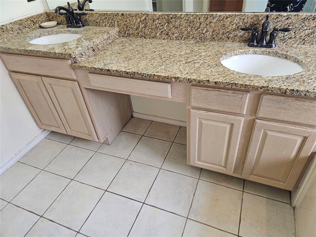 7783 Park Run Road Fort Worth, TX 76137 - Photo 12 of 20 Primary Bath w updated granite cunter and fxtures