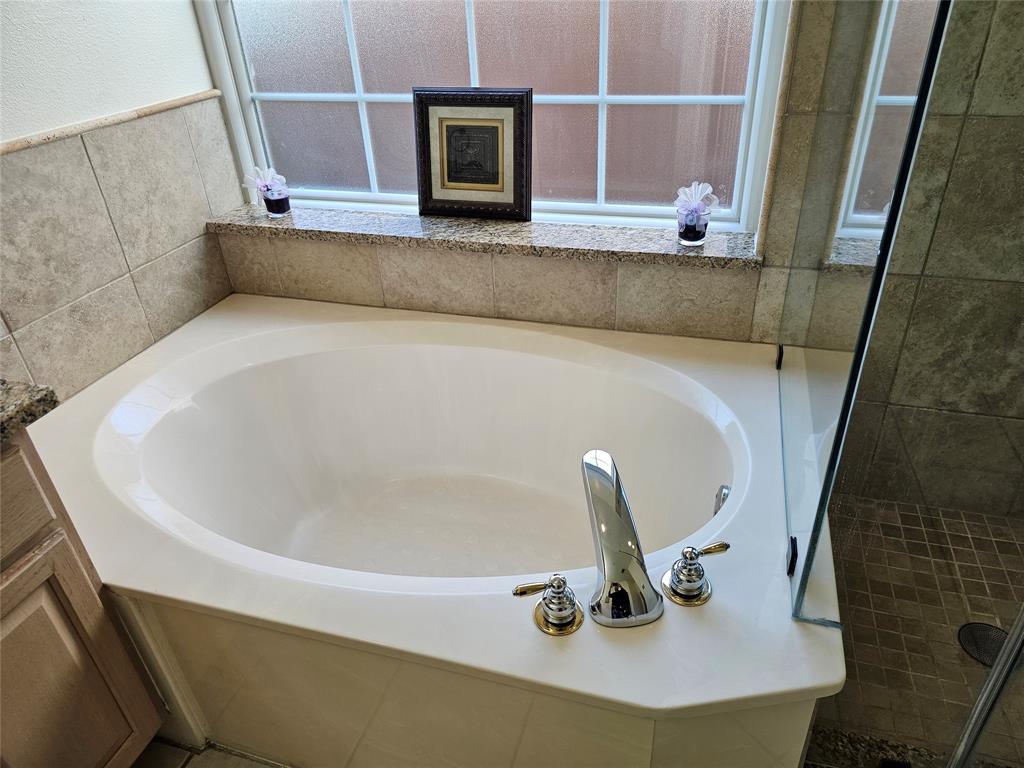7783 Park Run Road Fort Worth, TX 76137 - Photo 13 of 20 Primary Bath w garden style soaking tub