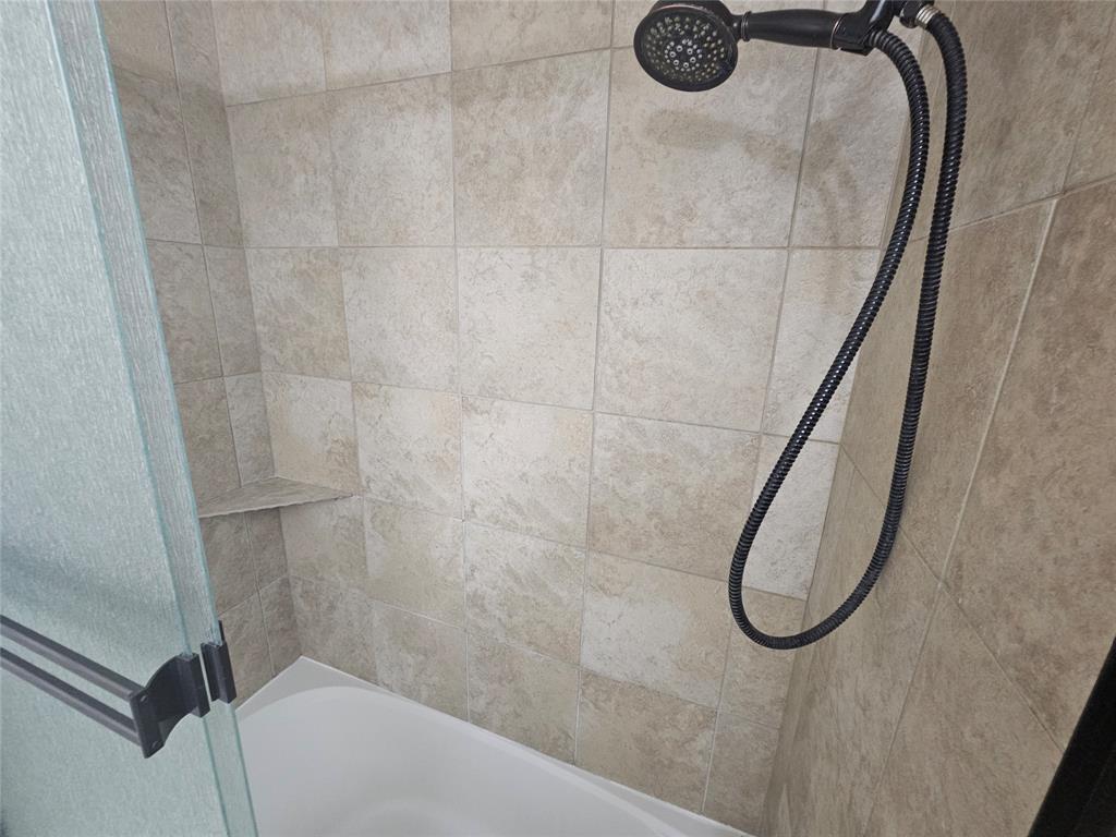 7783 Park Run Road Fort Worth, TX 76137 - Photo 16 of 20 Bath 2 with w updated Tile surround and fixtures