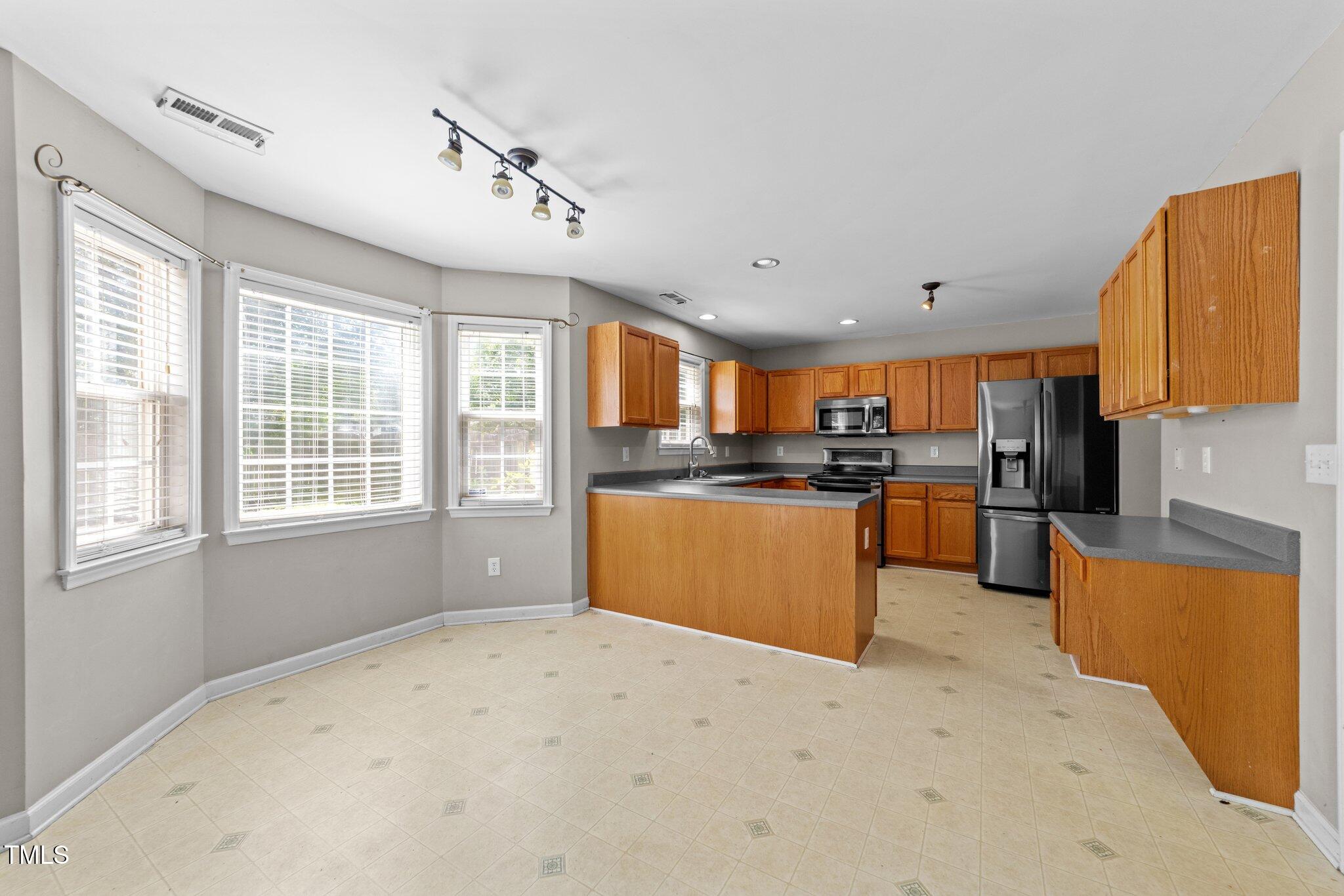 2037 Summer Shire Way Raleigh, NC 27604 - Photo 10 of 38 15-web-or-mls-3D5A7649