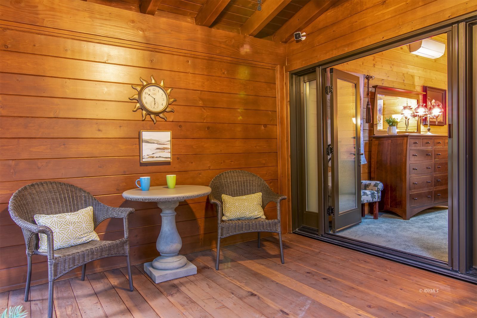 24924 Fern Valley Road Idyllwild, CA 92549 - Photo 31 of 44 a balcony with table and chairs