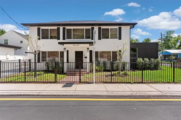 a view of front of a house with a porch