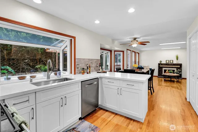 $959,500 | 17217 Larch Way, Lynnwood, WA 98037