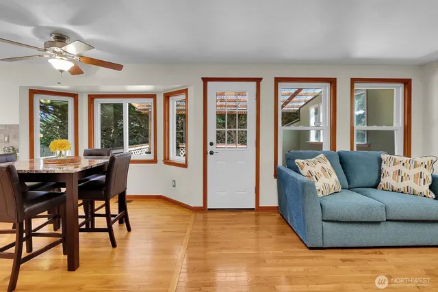 $959,500 | 17217 Larch Way, Lynnwood, WA 98037