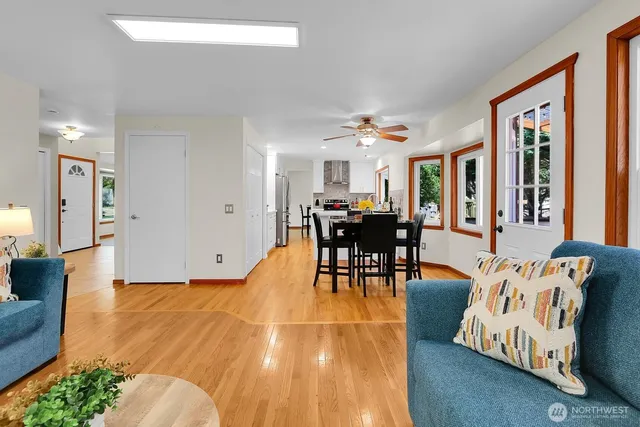 $959,500 | 17217 Larch Way, Lynnwood, WA 98037