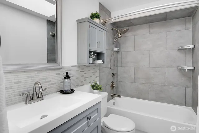 $959,500 | 17217 Larch Way, Lynnwood, WA 98037