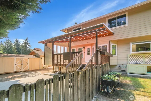 $959,500 | 17217 Larch Way, Lynnwood, WA 98037