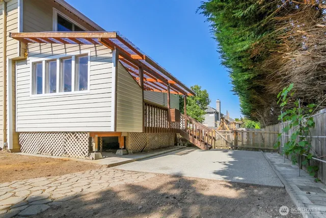 $959,500 | 17217 Larch Way, Lynnwood, WA 98037