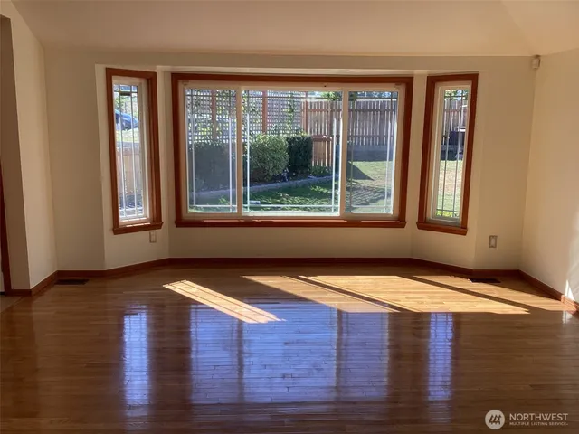 $959,500 | 17217 Larch Way, Lynnwood, WA 98037