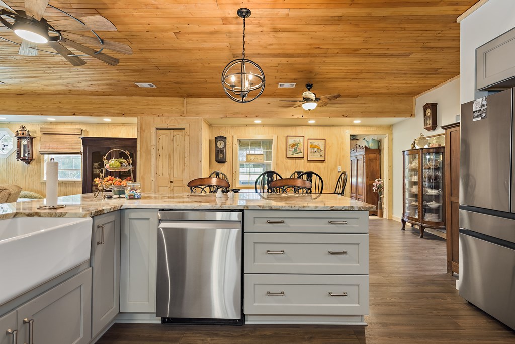 242 Providence Road Slocomb, AL 36375 - Photo 7 of 55 Kitchen