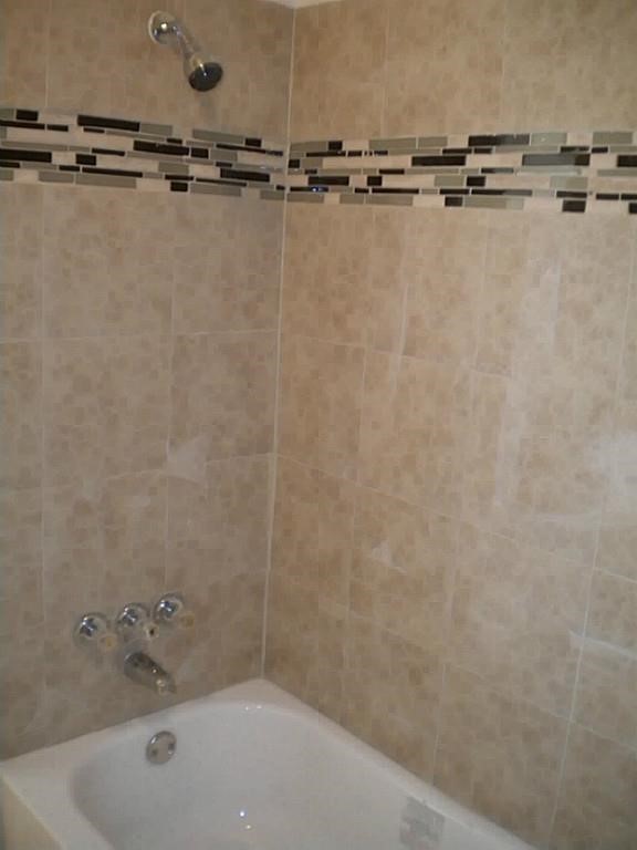 4423 Knotty Oaks Trail Houston, TX 77045 - Photo 7 of 12 a bathroom with a shower