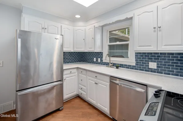 $403,500 | 17 Dumbarton Drive, Bethlehem, NY 12054