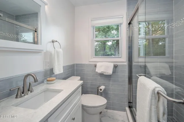 $403,500 | 17 Dumbarton Drive, Bethlehem, NY 12054