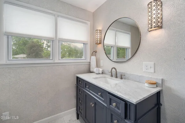 $403,500 | 17 Dumbarton Drive, Bethlehem, NY 12054