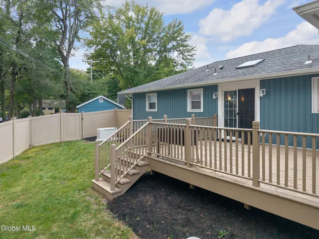 $403,500 | 17 Dumbarton Drive, Bethlehem, NY 12054