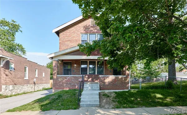 $1,050 | 5021 Ray Avenue, St. Louis, MO 63116